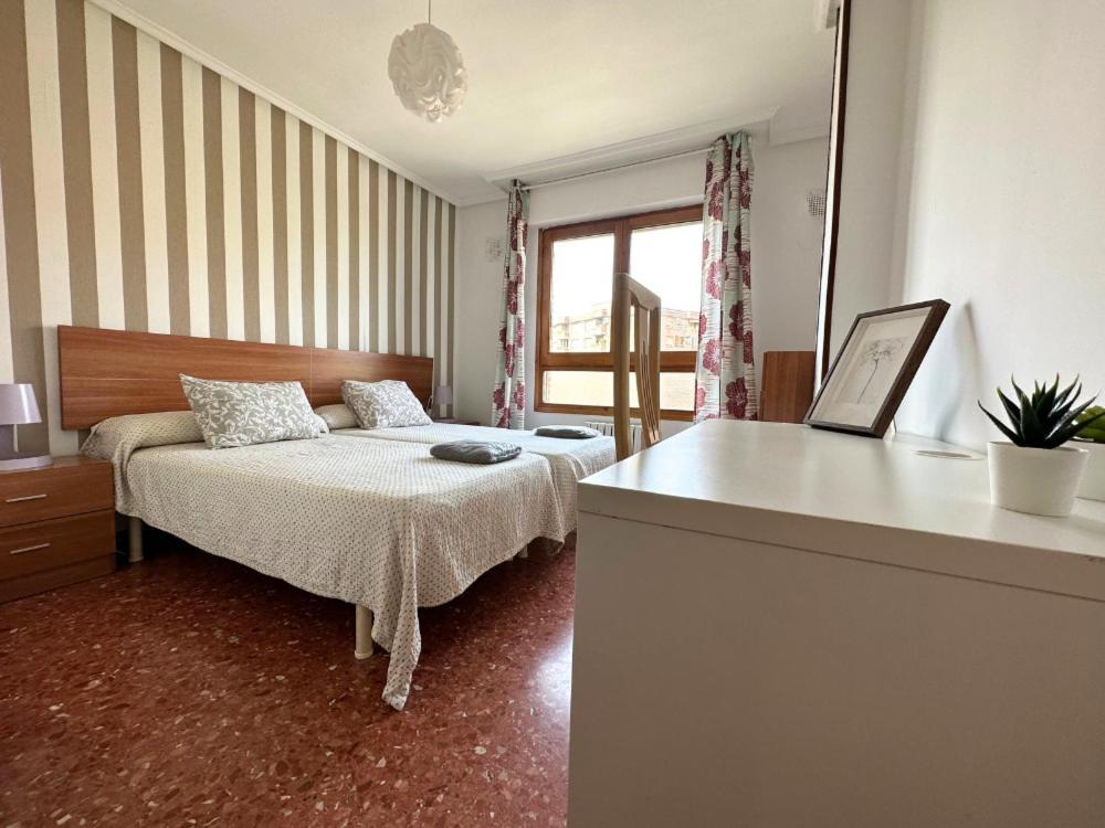 Dos Torres Tauriel - Espacioso Apartamento Con Impresionantes Vistas Y Garaje Privado Zaragoza Eksteriør bilde